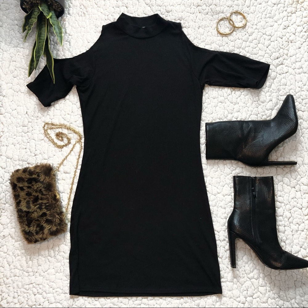 Ribbed turtleneck shoulder cut out mini dress